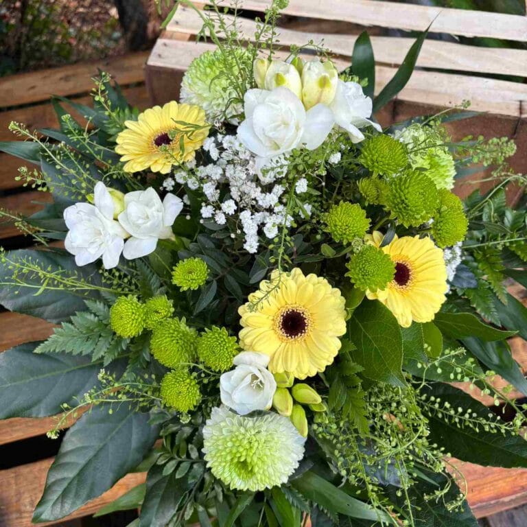 Geschenkstrauß mit frischen Schnittblumen